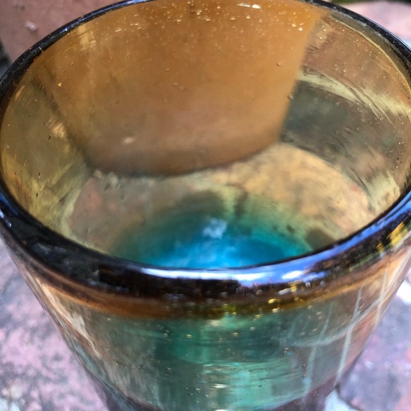 Mexican blown glass small vase - Picture 4 of 8